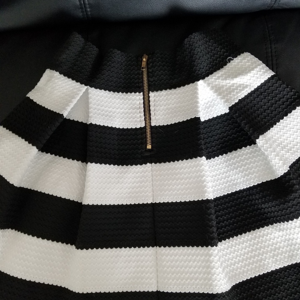 Cute black and white pleated skirt